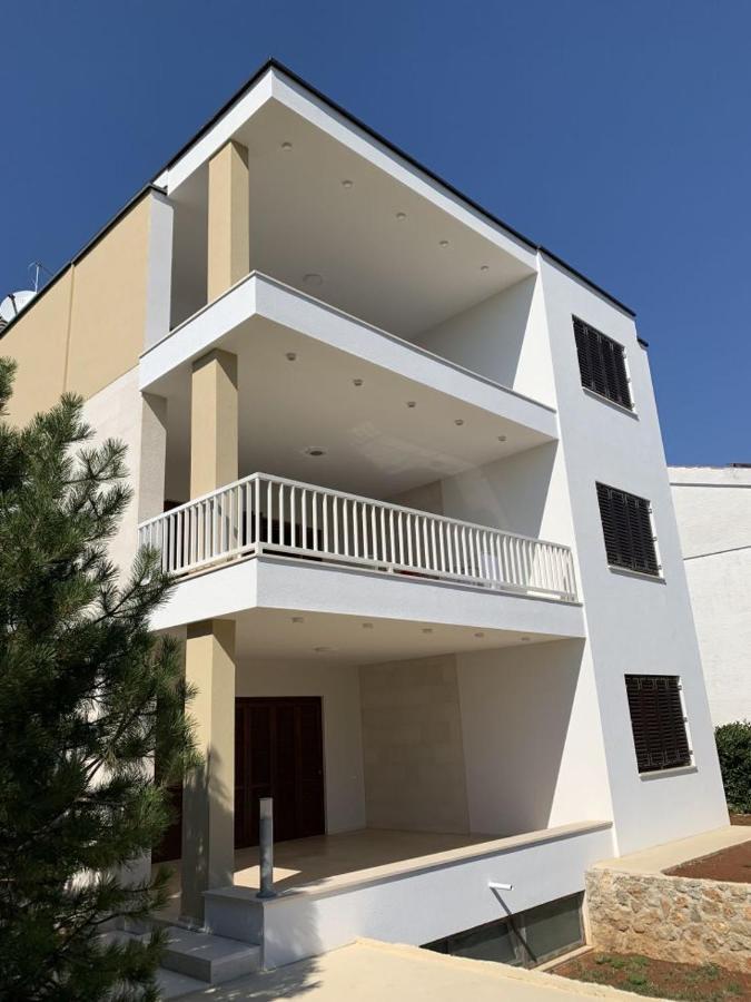 Apartman Jezevac คิร์ก ภายนอก รูปภาพ