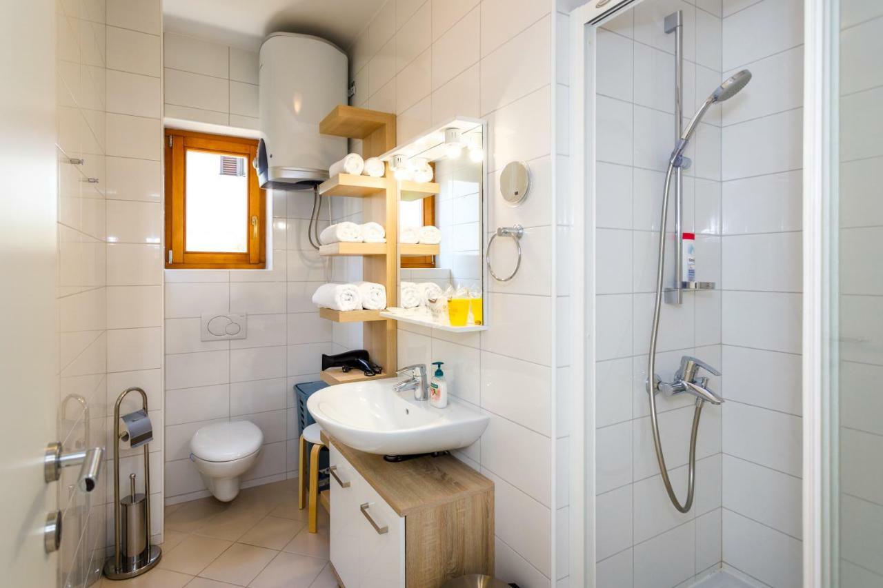 Apartman Jezevac คิร์ก ภายนอก รูปภาพ