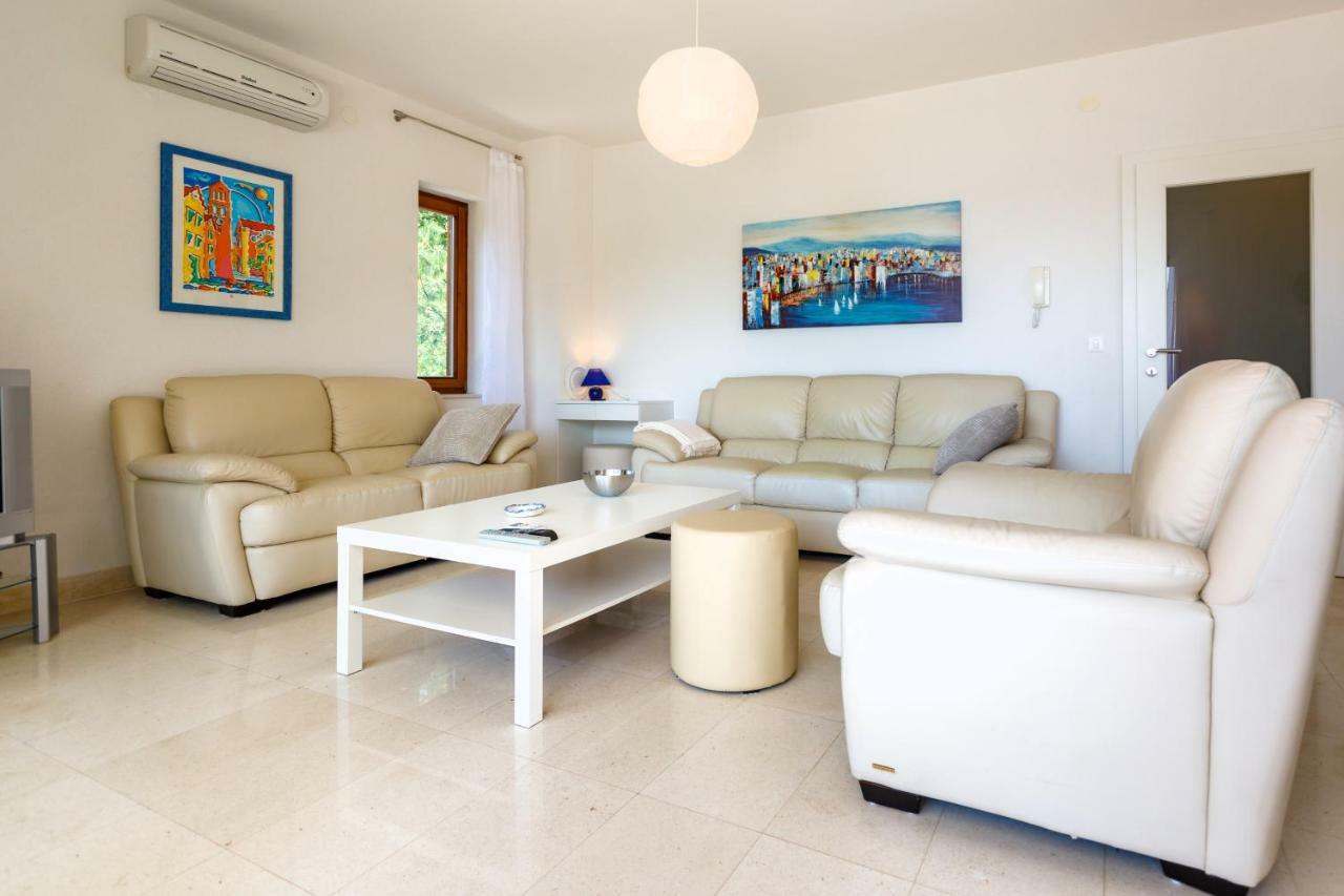 Apartman Jezevac คิร์ก ภายนอก รูปภาพ